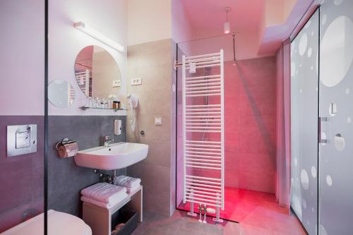 Art Hotel - image 12