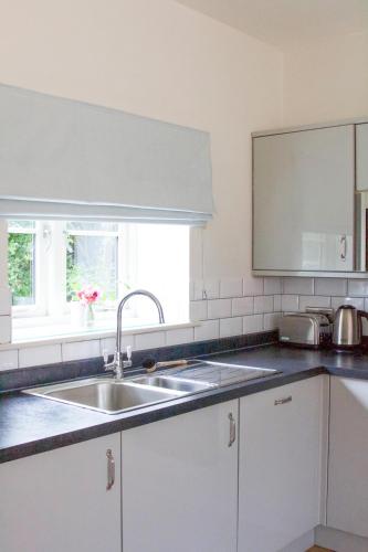 virtuve, Cromhall Farm in Kington St. Michael