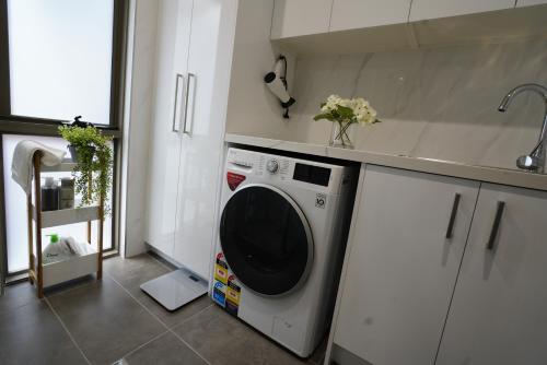 U1 Brunswick Living Ground Floor Patio Close to APT and CBD Free Wifi Tram at Doorstep in برونويك