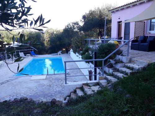  Holiday Home Matthäus am Corfutrail, Ferienoase im Olivenhain 3 km zum Meer in Giannádes
