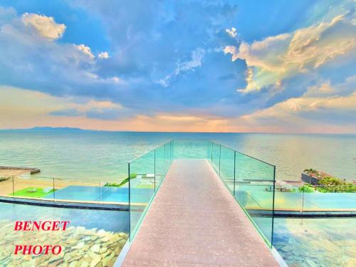 Stunning Panoramic Sea View from 28 floor Veranda Residence Stunning Panoramic Sea View from 28 floor Veranda Residence