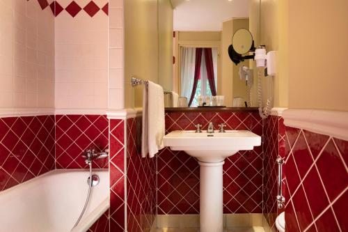 room detail thumbnail 2