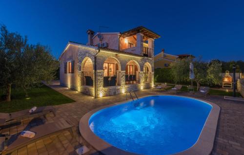  Villa Evelyn with Private Pool and Panoramic View, Unterkunft in Montižana