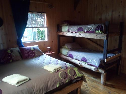 1 double bed, 2 twin beds