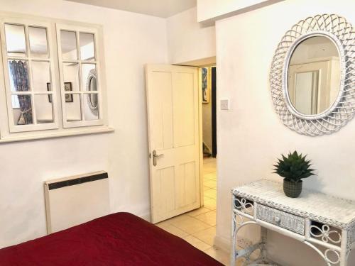 Grand Garden Apartment in Gothic Victorian Villa - main image