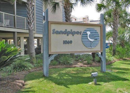 Sandpiper Beachview Condos by Bender Vacation Rentals - image 4