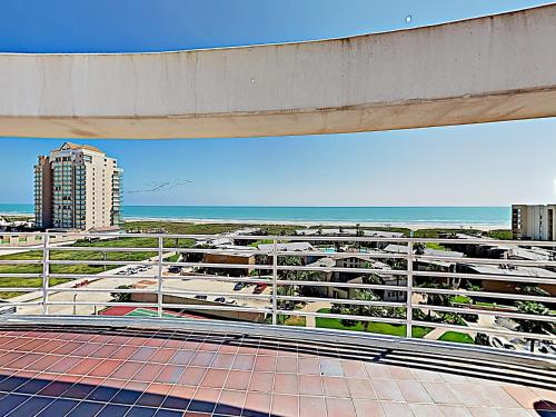 New Listing! Posh Condo With Pool - Steps To Beach Condo - image 9