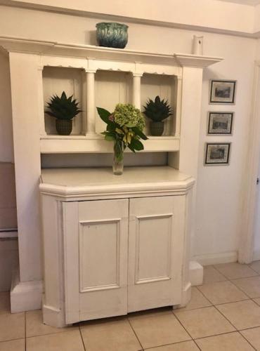 Grand Garden Apartment in Gothic Victorian Villa - image 8