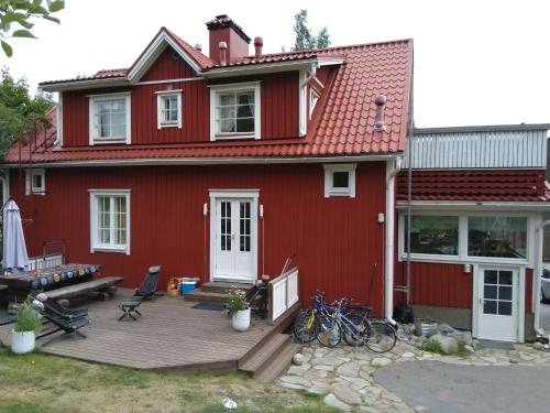 Vista exterior, 120 yrs. old log house in Kuopio city centre in Kuopio