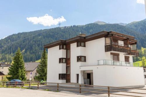 Agrimonia - möbilierte Ferienwohnung mit Balkon Davos-Platz