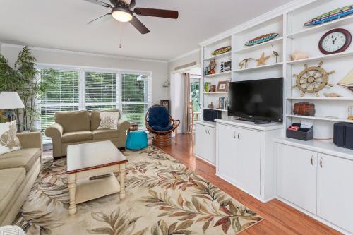 2024 Bruce Drive - image 4