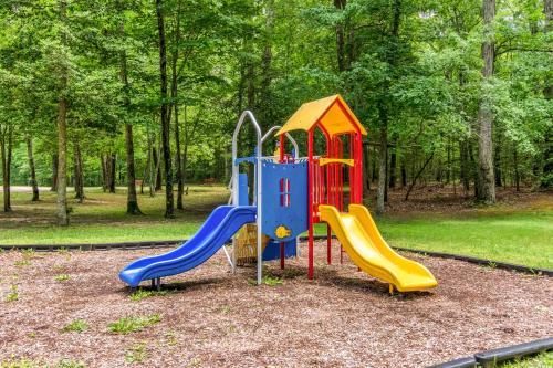 Williamsburg Camping Resort 38 ft. Park Model 5 in Toano