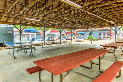 Williamsburg Camping Resort 38 ft. Park Model 5 in Toano