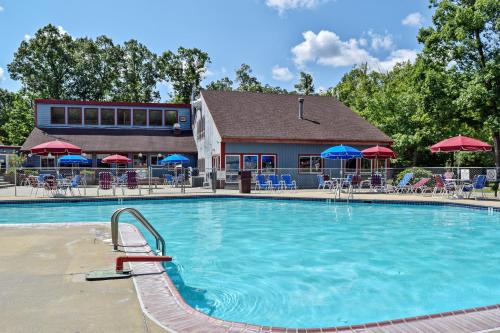 Williamsburg Camping Resort One Bedroom Cabin 6 in Toano