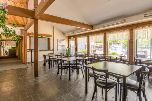 Williamsburg Camping Resort Wheelchair Accessible Park Model 7 in Toano