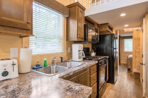 Williamsburg Camping Resort One Bedroom Loft Cabin 4 in Toano