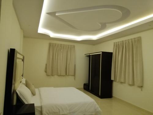 2 bedrooms, 4 beds