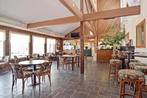 Williamsburg Camping Resort One Bedroom Loft Cabin 4 in Toano