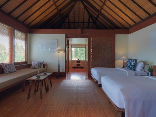 3 bedrooms, 5 beds