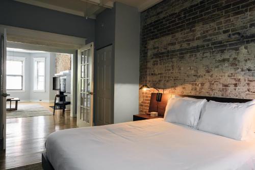 Spacious CWE 3BR near BJC by Zencity - image 9