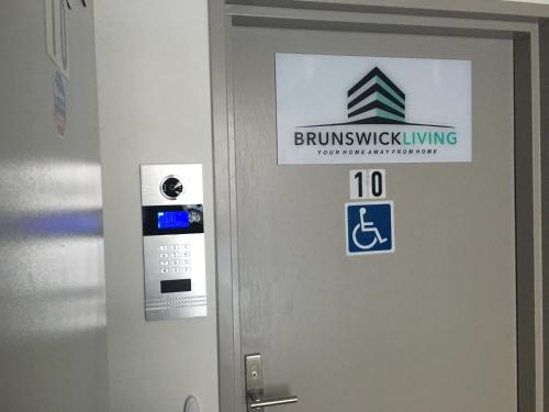 U101 Brunswick Living First Floor Balcony Close to APT and CBD Free Wifi Tram at Doorstep