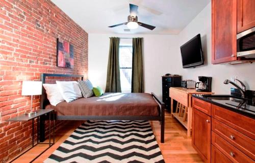 Boston Christopher Boston (MA)