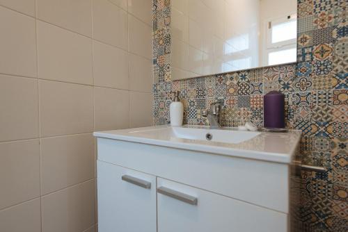 Alameda House with rooftop and jacuzzi in Seville