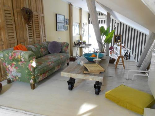 Vintage Luxurious house in ซอมบอร์
