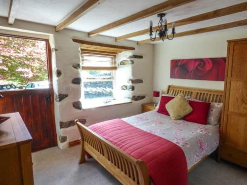 Copper Beech Cottage - Tap to explore photos