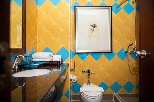 room detail thumbnail 2