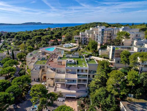 ทัศนียภาพภายนอกโรงแรม, Hotel Club la Font des Horts in ไฮเยเรส