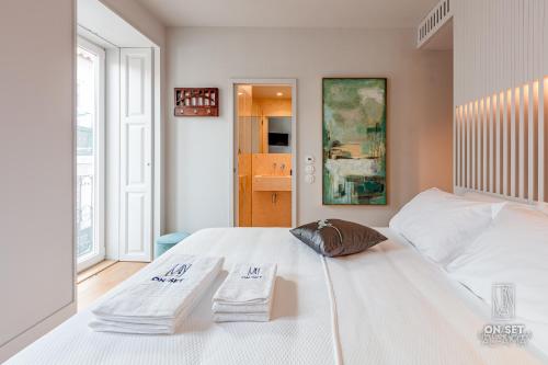 ON/SET Alfama - Lisbon Cinema Apartments ON/SET Alfama - Lisbon Cinema Apartments is conveniently located in the popular Alfama area. Both business travelers and tourists can enjoy the propertys facilities and services. Service-minded staff