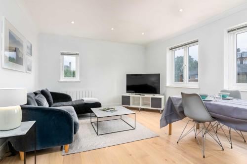 Spacious Brick Lane Nest, , London