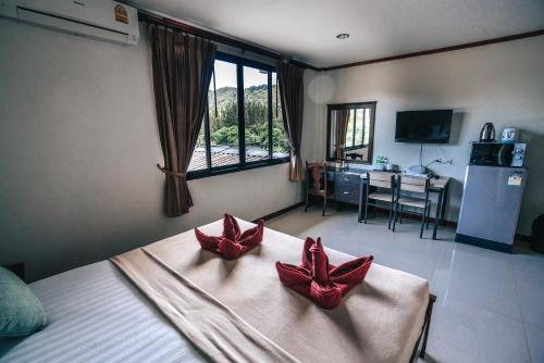 Phra Ae Apartments Room Type - Deluxe Double Room