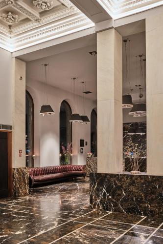 225413299 Hotel Monopol