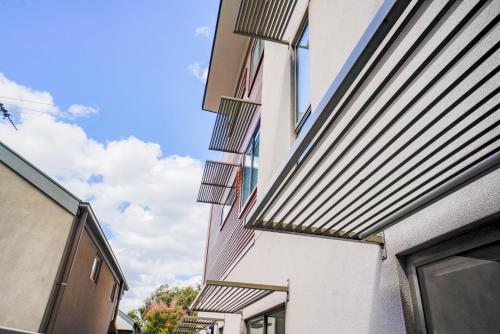 U1 Brunswick Living Ground Floor Patio Close to APT and CBD Free Wifi Tram at Doorstep in برونويك