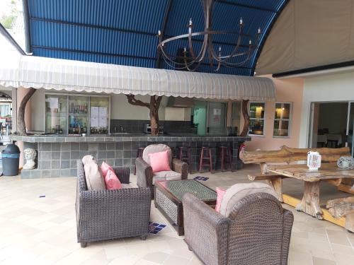 Pub/Lounge, Rockview Lodge in Broham