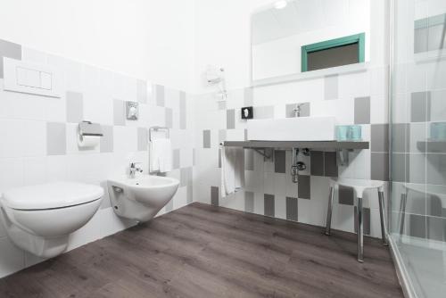Bathroom, Smart Hotel Napoli in Molo Beverello