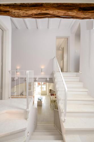 Naxian Queen Luxury Villas & Suites - image 2