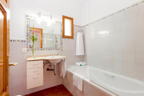 Three-Bedroom Villa image 6