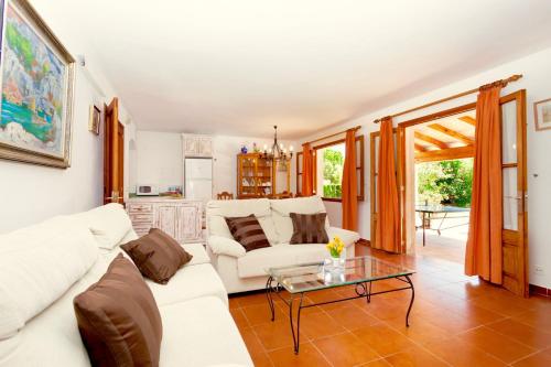 Three-Bedroom Villa image 4