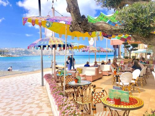 Étterem, 100 négyzetméteres, 2 hálószobás Apartman 3 fürdőszobával Adsubia területén (Apartamento Golden Star con terraza) in Platja de l'Arenal