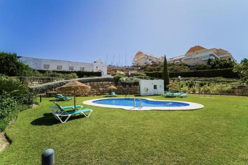 Duquesa Dreams - 2 Bed/2 Bath apt with panoramic golf course and mountain view