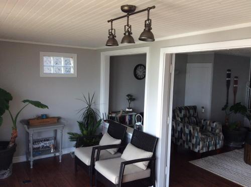 Létesítmények, A Day at the Lake Cottage in Leamington (Ontario)