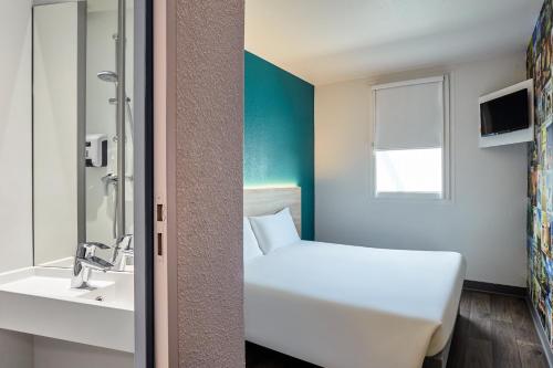 hotelF1 Le Mans Nord Stop at hotelF1 Le Mans Nord to discover the wonders of Le Mans. Featuring a satisfying list of amenities, guests will find their stay at the property a comfortable one. Service-minded staff will welc