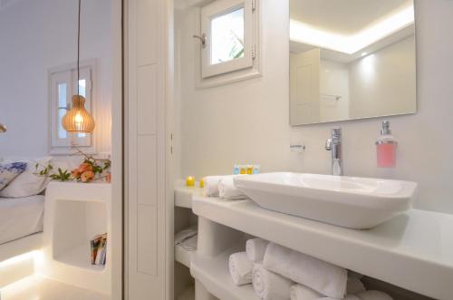 Naxian Queen Luxury Villas & Suites - image 14