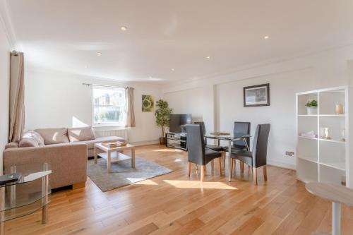 Comfortable 2 Bedroom Apartment By Earls Court