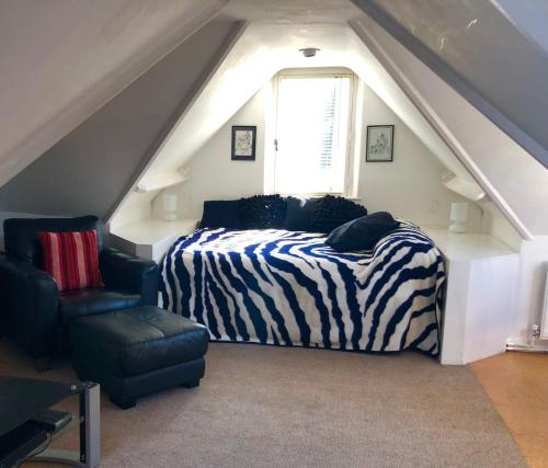Skylight Loft - Unique flat in Gothic Victorian Villa - image 6