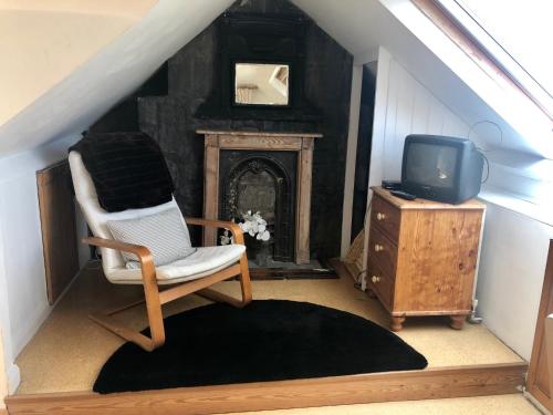 Skylight Loft - Unique flat in Gothic Victorian Villa - image 8
