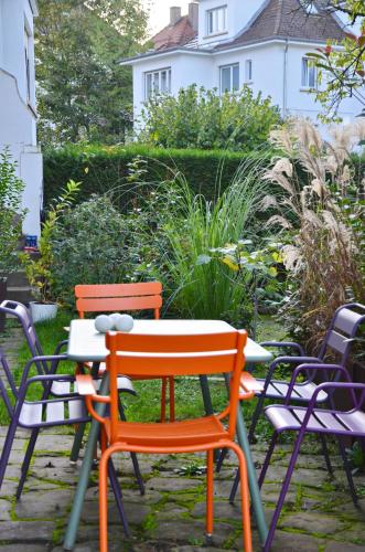 設施, Embassy Corner in 奧蘭格里爾區